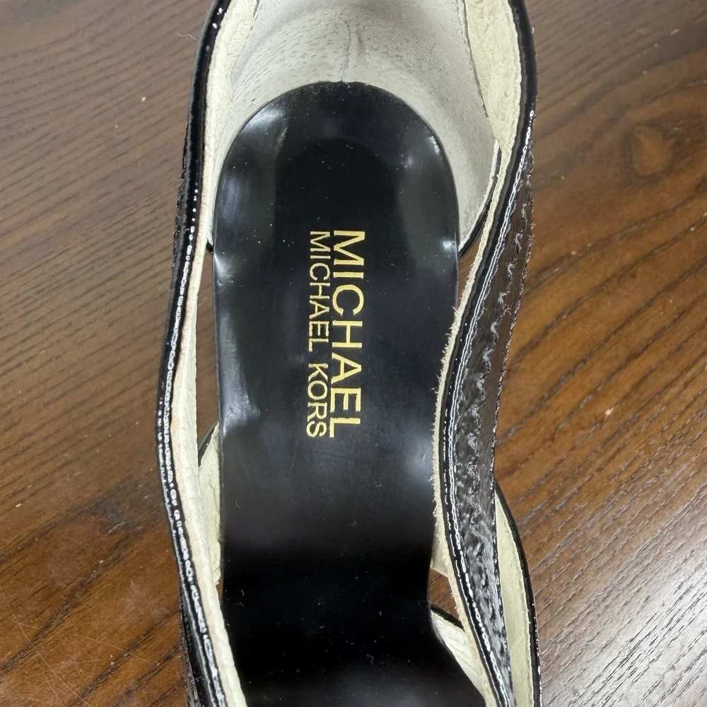 Michael Kors Berkley Women's 7.5M Black Leather  T Strap Heels Strappy Sandal